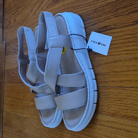 Rizoli Genuine Leather Women's Sandals,  size 9 NWOB - Picture 1 of 11